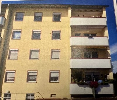 Lichtdurchflutete 4-ZI-Wohnung, in Uni-Nähe, Balkon, EBK, WG-geeignet!