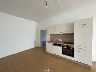 Geräumige und ruhige 2-Zimmer Wohnung mit großzügiger Terrasse