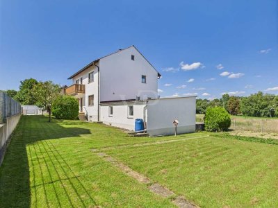Einfamilienhaus mit herrlich großem Gartengrundstück und zwei großen Garagen
