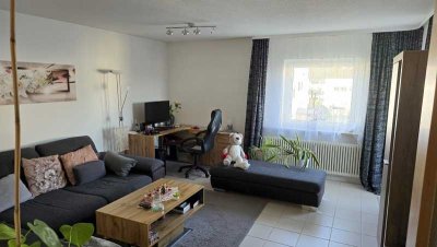 Schnuckelige, gepflegte 2-Zimmer-Wohnung mit Balkon und Stellplatz in Ortsrandlage von Gebersheim!