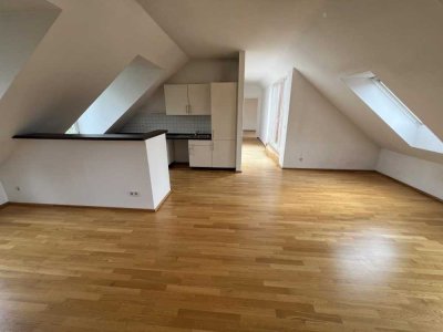 Charmante DG Wohnung zum Sofort Einziehen!