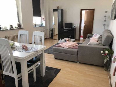 KR, direkt am Helios-Klinikum: Großzügige und helle 2 Zimmer-Wohnung mit eingerichteter