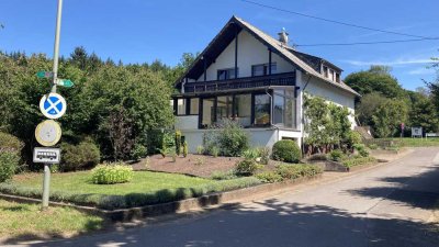 Gepflegtes Haus mit fünf Zimmern und Einbauküche in Tholey