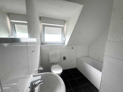 Perfekt für Singles: helle Dachgeschosswohnung ab sofort frei