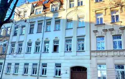 geräumige 2 Raum Wohnung mit Küche und Balkon