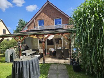 Wohnen mit Herz: Freistehendes Haus mit Garten, Südterrasse & uriger Grillkota