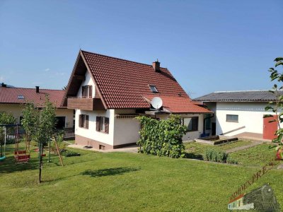 Einfamilienhaus mit großem Grundstück (2 Parzellen) wartet auf Sie! ca. 45min nach Wien!