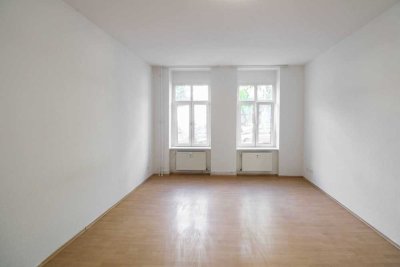 2-Zimmer Souterrain Wohnung mit EBK und zwei Bädern! Bezugsfrei!