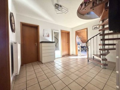 Ein Zuhause mit Charakter: Galerie, Loggia & jede Menge Licht!