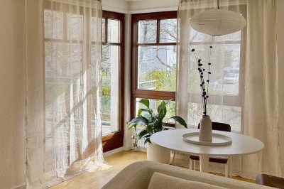 Vollmöbliertes Premium-Apartment in zentraler Lage mit Stellplatz