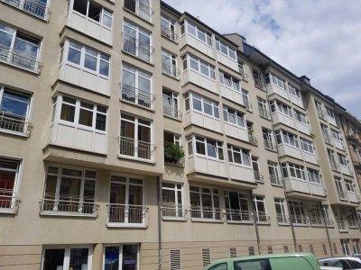 1,5-Zimmer-Wohnung im Zentrum-West- Bestlage ! - 3. OG. mit Aufzug