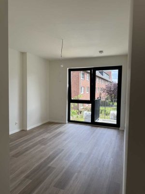 Erstbezug mit Balkon und Einbauküche: Stilvolle 2-Raum-Wohnung mit lux. Innenausstattung