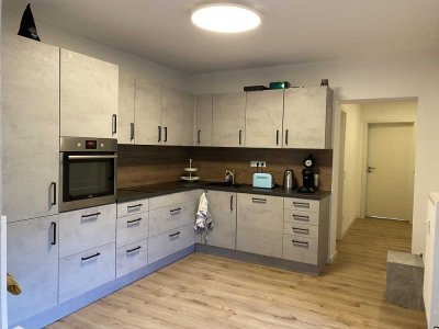 Freundliche 3-Zimmer-Wohnung mit Einbauküche und Balkon in zentraler Lage