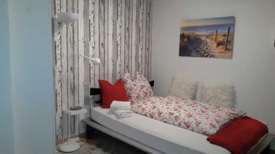 Mobiliertes WG Zimmer in S-Weilimdorf (Haltestelle U6 Giebel)