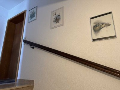 Modernisierte 4,5-Raum-Wohnung mit Balkon und Einbauküche in Dreieich