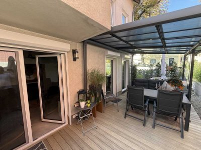 Bezugsfrei: hochwertig sanierte 2-Zimmer-Wohnung mit Terrasse, Hobbyraum, EBK,  E-Stellplatz