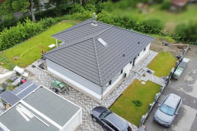 Zögern Sie nicht: Gepflegter Bungalow mit Garten, Terrasse und Doppelgarage