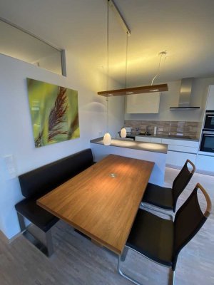 Hochattraktive 3 Zimmer Wohnung im Europaviertel mit Blick, Parkplatz, hochwertiger EBK und Möbeln