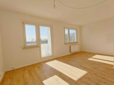 Sanierte 3-Raumwohnung in ruhiger Lage + neuer Laminatboden + neues Bad + EBK-Option