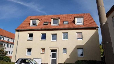 Böhlen - günstige kleine 2-Raumwohnung mit Tageslichtbad, Wanne und Gartenoption in ruhiger Lage