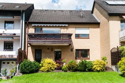 Preiswertes, gepflegtes 6-Raum-Reihenhaus mit gehobener Innenausstattung und EBK in Plettenberg