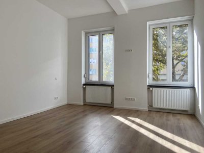 Großzügige helle 3,5-Zimmer-Wohnung mit Terrasse, Stellplatz und EBK