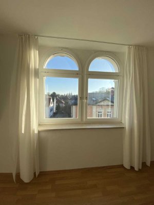 Helle Altbauwohnung mit Dom-Blick – zentral & charmant!