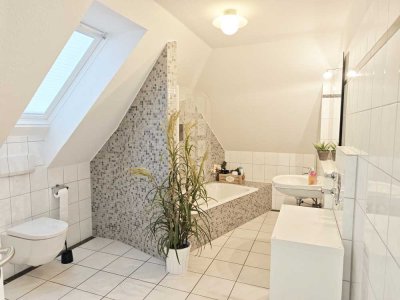 Modern und schick im Maisonette-Stil! Mit EBK u. div. Extras...