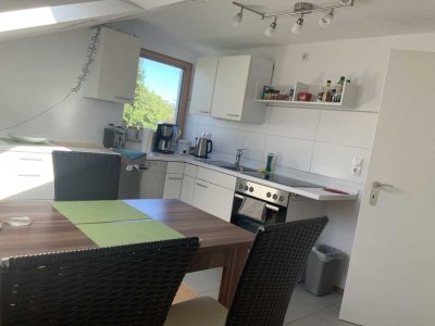 Exklusive 2,5-Zimmer-Dachgeschosswohnung im Frauenland, teilmöbliert, nur an berufst. Single