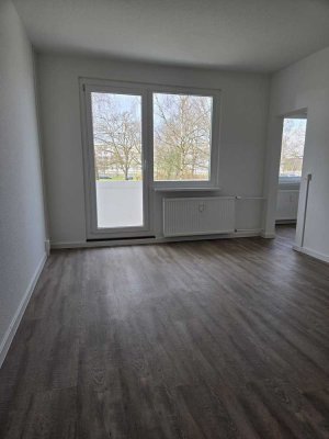 gut geschnittene 1-Raum-Wohnung mit Wannenbad, Balkon und Keller