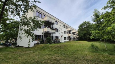 Helle, moderne Dachgeschosswohnung mit Süd-Balkon und Waldblick