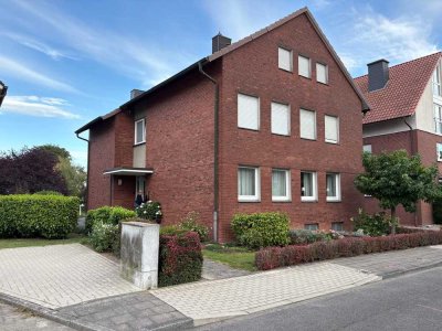 Zweifamilienhaus in ruhiger Anliegerstraße mit großem Garten