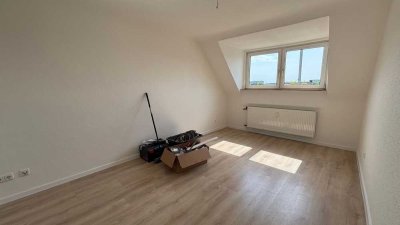 Dachgeschoss-Feeling in Düsseldorf: Frisch renovierte 4 Zimmer Wohnung!