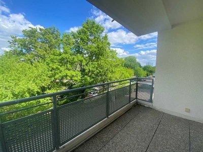 Bezugsfreie 2ZKB2B-Wohnung mit Aufzug, Zentrum von MA-Vogelstang! Der Grund und Boden ist Eigentum!