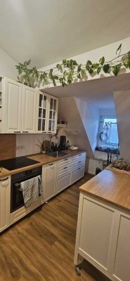 Helle 2-Zimmer Dachgeschosswohnung mit Aufzug in Nürnberg-Glockenhof