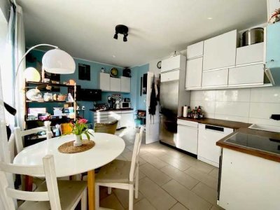 **ab 01.07.** sehr großzügige 2 Zimmerwohnung, Balkon, Wohnküche