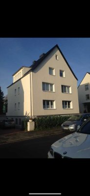 Exklusive, sanierte 3,5Zimmer-DG-Wohnung mit gehobener Innenausstattung mit Balkon in Leverkusen