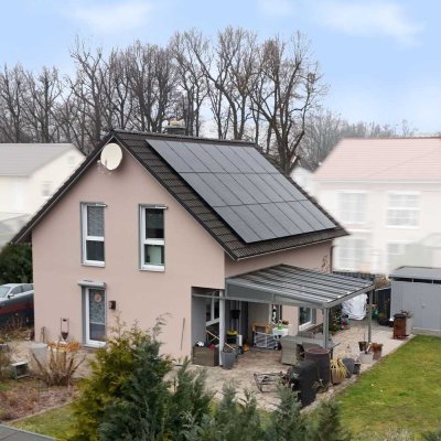 Ihr Traumhaus wartet auf Sie – lichtdurchflutete Räume, modernes Design und einladender Garten!
