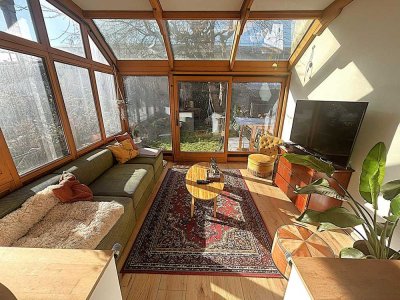 Wohnen wie im Haus: Kernmodernisiert mit Wintergarten & 115 m² eigenem Garten!