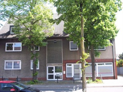 Mehrfamilienhaus mit 1 Ladenlokal und Garagen