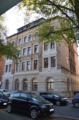 Vis-a-vis der Uni!!! Schicke 2-Zimmer-Dachgeschoßwohnung