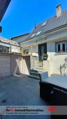 Wohnglück mit Charme: Modernisiertes Einfamilienhaus mit Wellness-Extras und Scheune