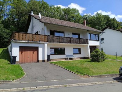 Freistehende, attraktive Immobilie mit 2 Wohnungen in Üdersdorf, Vulkaneifel.