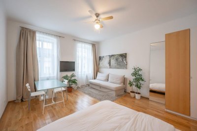 ***NEU*** Vollmöblierte, neuwertige Wohnung in wunderschönem Altbau