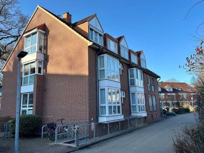 Schwachhausen: besonders geschnittene 4 Zi. DG-Wohnung mit Loggia, EBK, Kellerraum und TG-Stellplatz