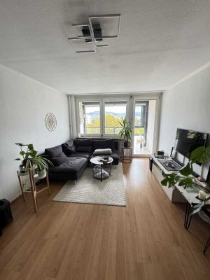 Helle 2-Zimmer Wohnung im 6. OG mit Balkon in Weinheim