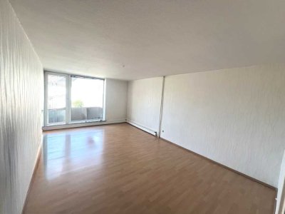 2 Zimmer-Wohnung im Dachgeschoss (auch WG geeignet)