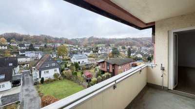 Modernisierte 3-Zimmer-Wohnung mit Panoramablick, Treppenlift und Garage