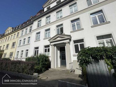 Zentral gelegene 3-Zimmer-Altbauwohnung in Hannover- Südstadt-Bult mit Carport- Stellplatz & Persone