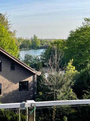 Gepflegte 4-Zimmer-Dachgeschosswohnung mit Balkon in Duisburg-Süd